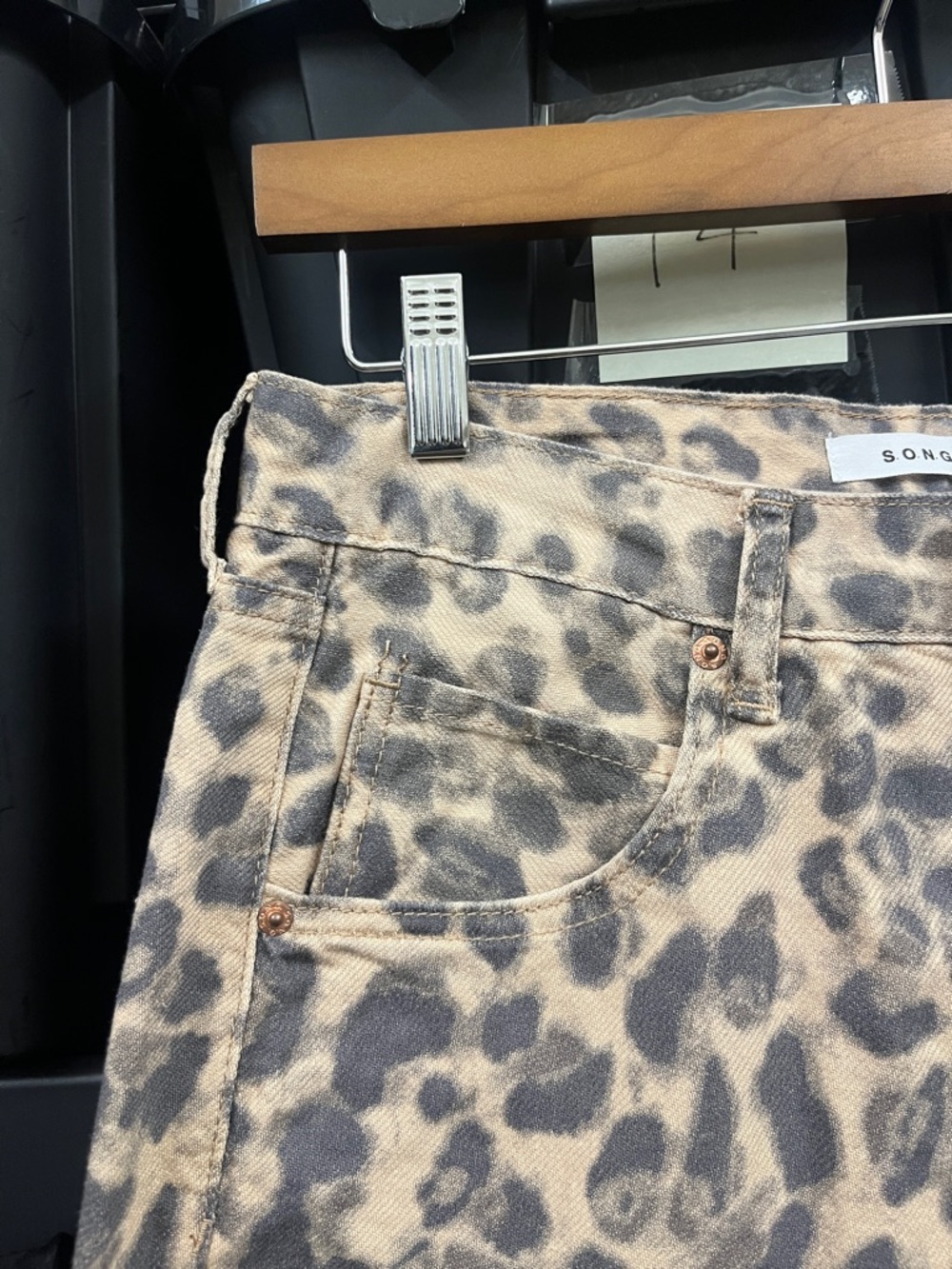 NWT Leopard Print Low Waist Barrel Leg Jeans NWT Animal Print Neutral Size 7/28 - Picture 8 of 12